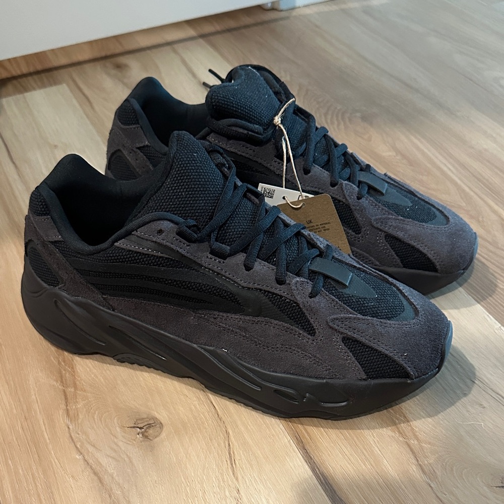 Yeezy Boost 700 V2 Black